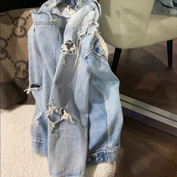 Levi’s Oversized Destroyed Denim Jacket - Picture 6 of 11